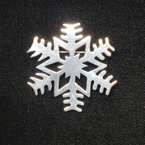 Sterling silver snowflake pin/pendant - Picture 1 of 7